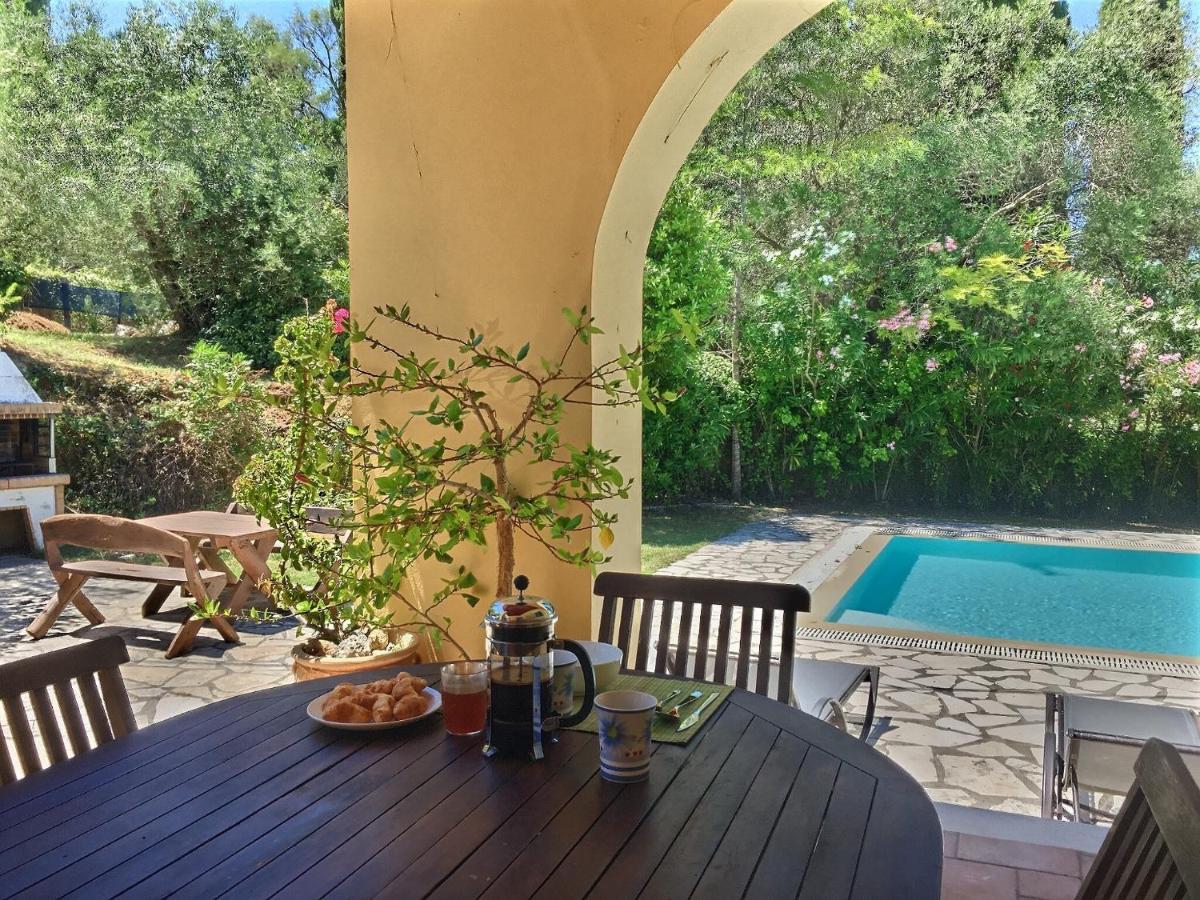 Gastouri Villa Pascalia With Heated Pool In October And Views Achílleion Zewnętrze zdjęcie