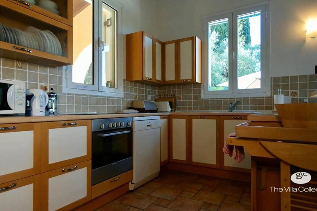 Gastouri Villa Pascalia With Heated Pool In October And Views Achílleion Zewnętrze zdjęcie